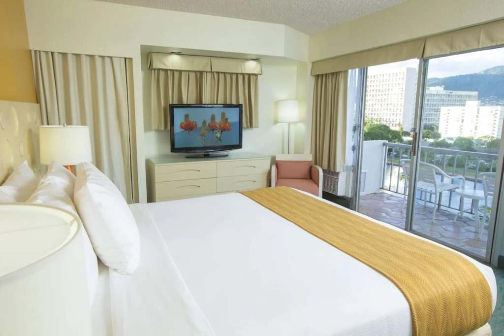 Coconut Waikiki Hotel