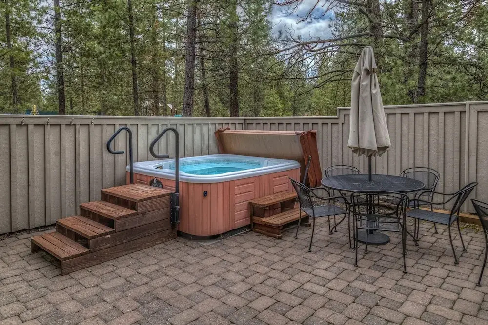 9 Hoodoo Home with XBOX 360 and Private Hot Tub by RedAwning