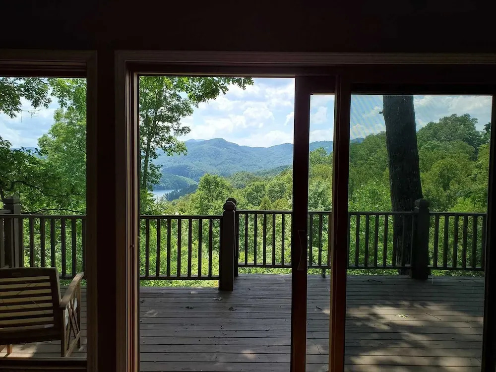 Fontana Lakeview Escape 4 Bedroom Home