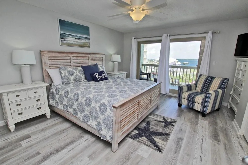 Summerhouse West by Youngs Suncoast