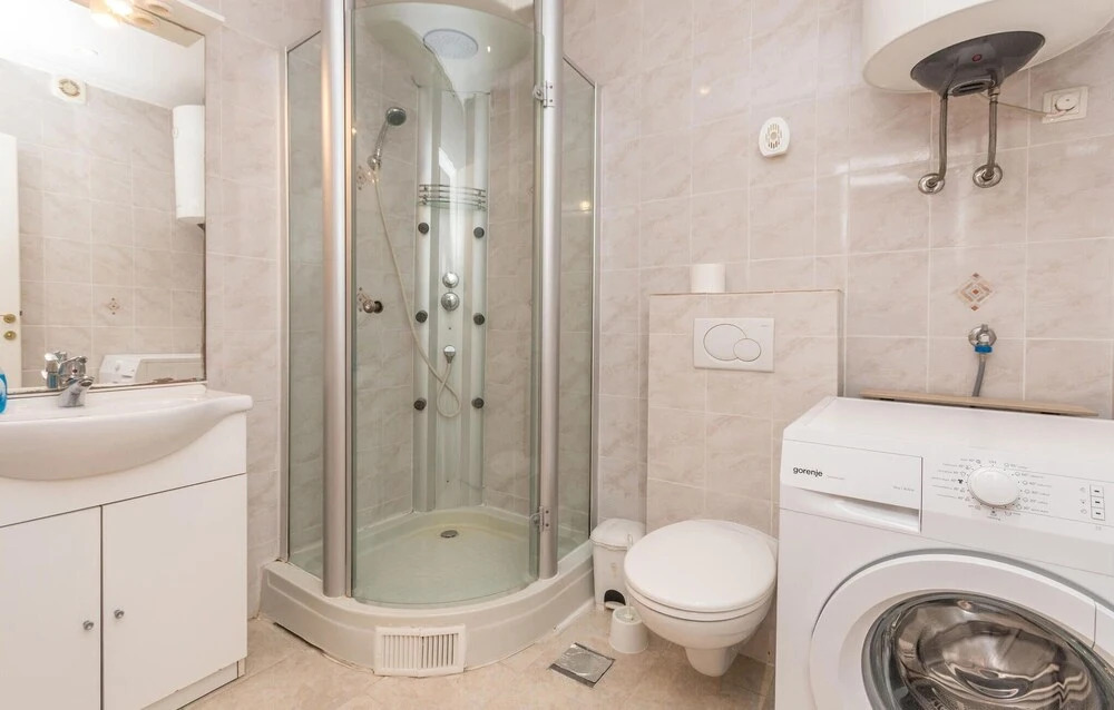 Nice Apartment in Drage, Pakostane With Sauna, Wifi and 2 Bedrooms