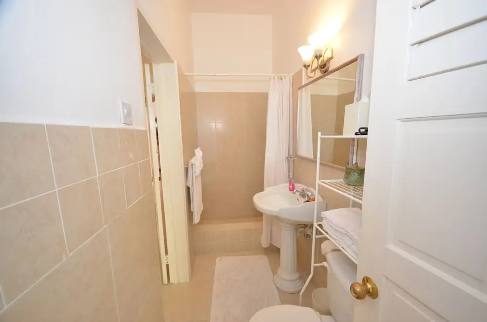 Summerhill, 8BR by Jamaican Treasures
