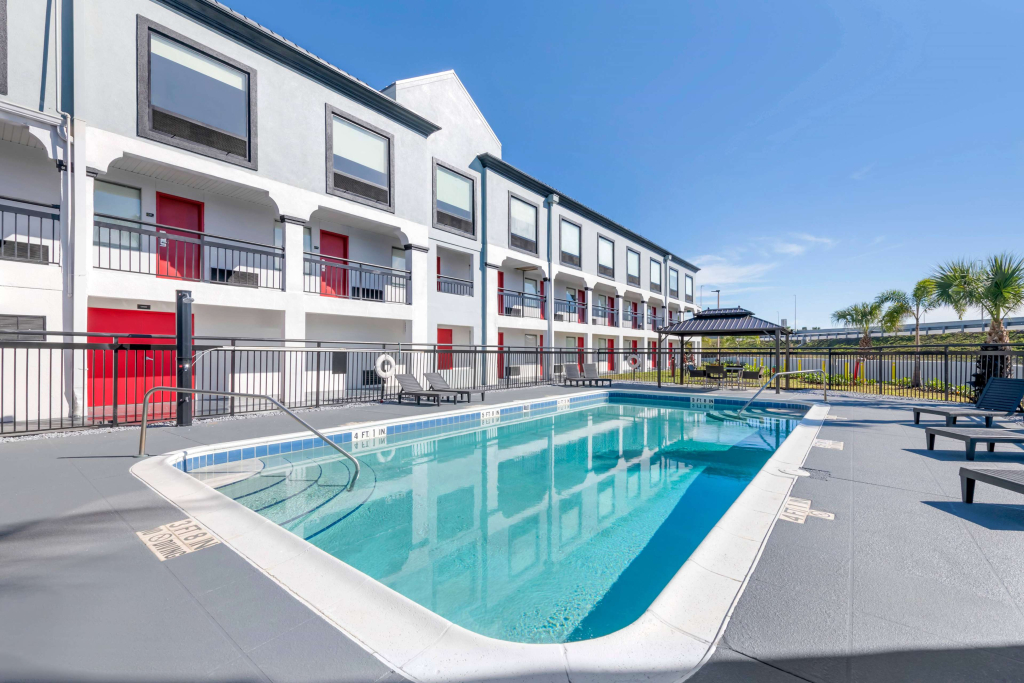 Super 8 by Wyndham Orlando Near Florida Mall