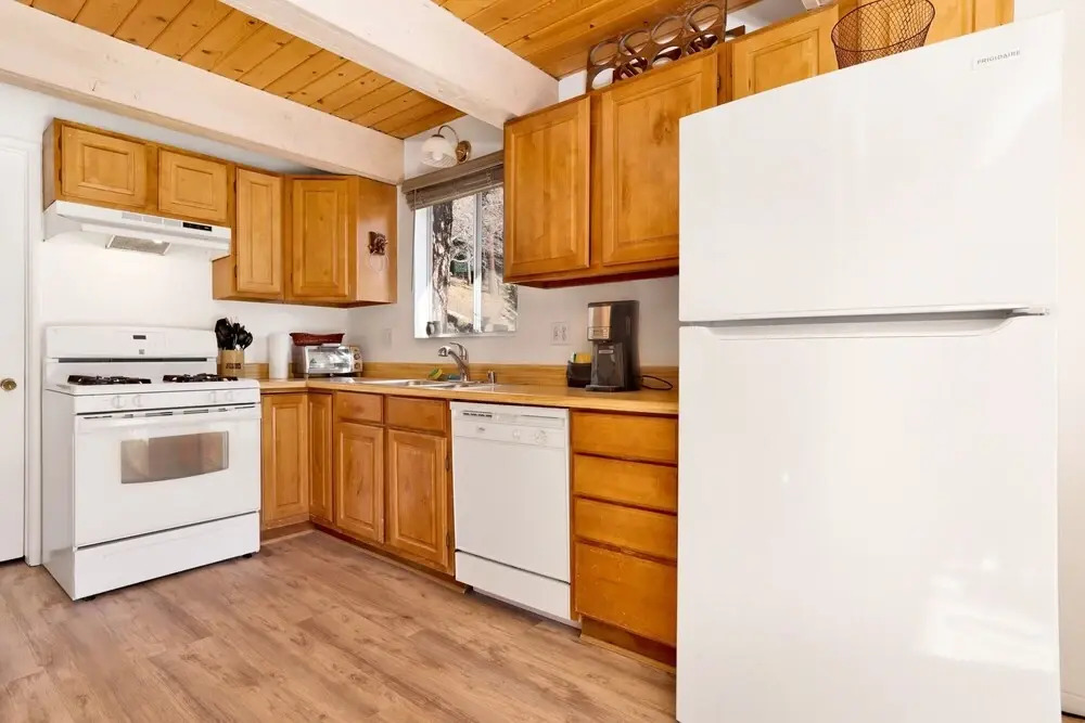 2235-bear Mountain Views 3 Bedroom Home by RedAwning