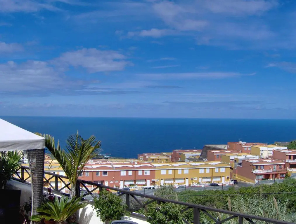 Rustic Holiday Home With Balcony and sea View