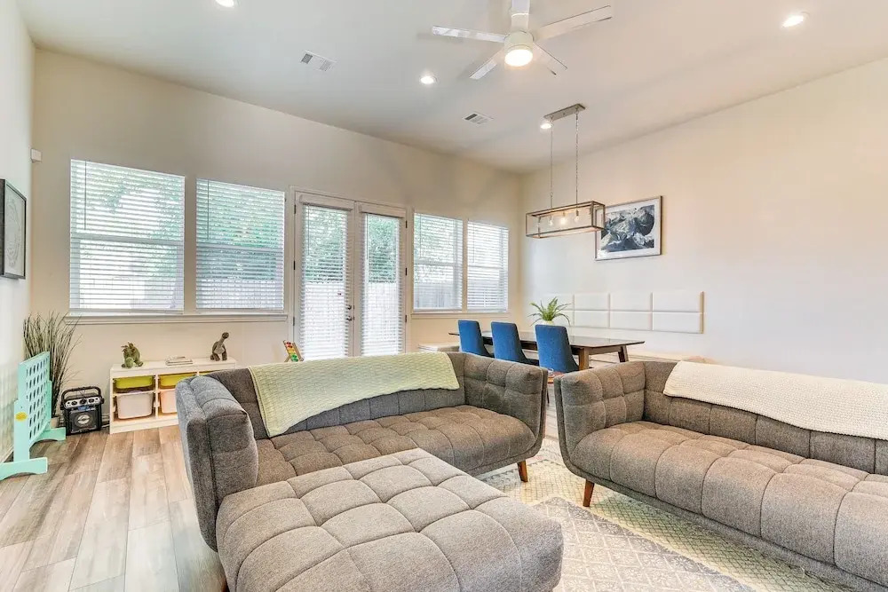 5 Mi to Downtown - Chic Home w/ Patio in Houston!