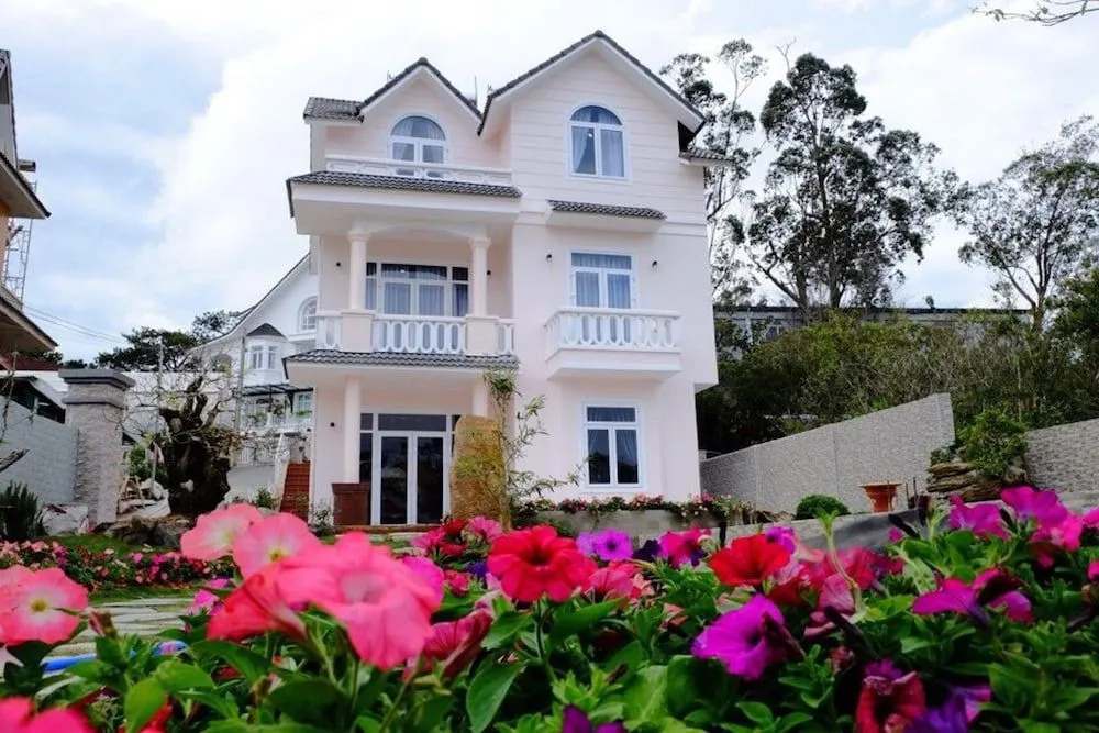 Rose Milano Villa