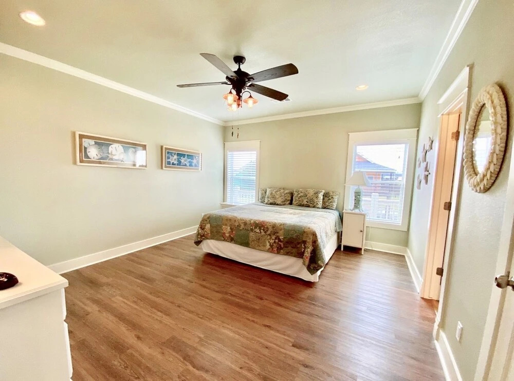 Bienvenu To The Beach 3 Bedroom Home by RedAwning