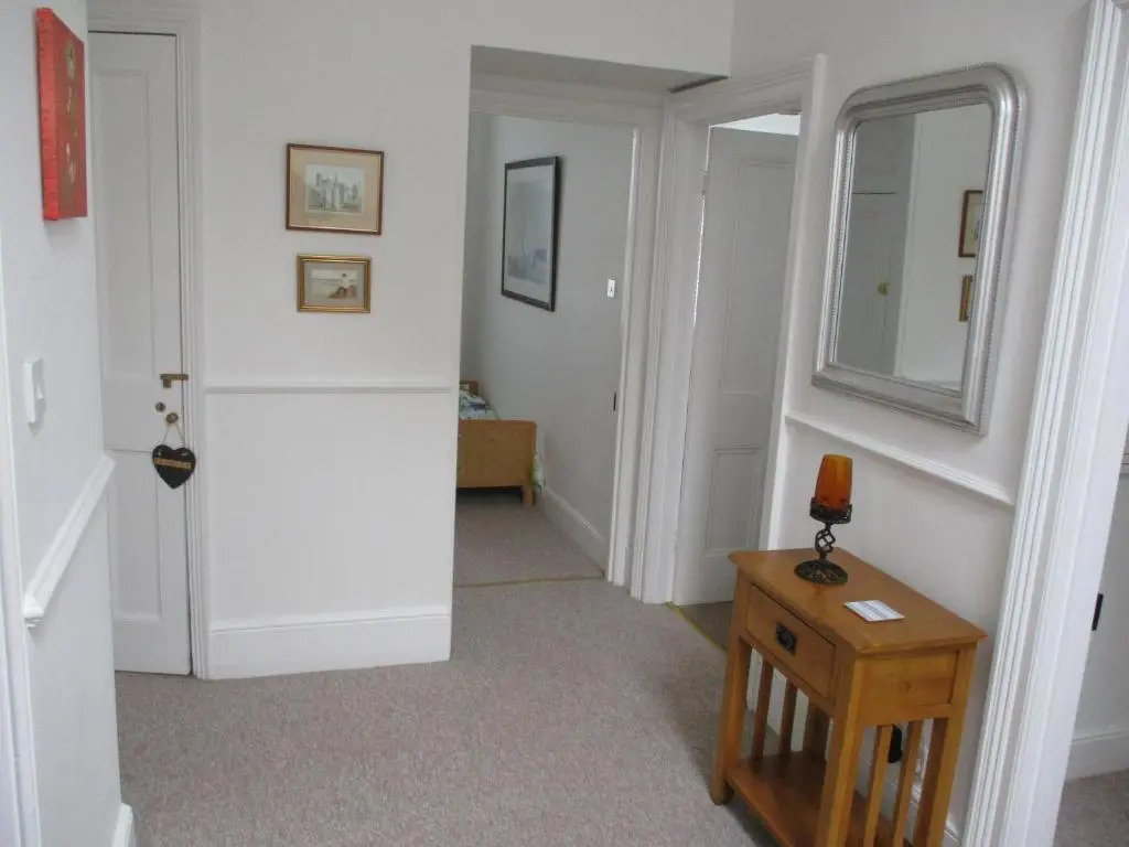 3 Bed Flat - Sleeps 5 - Garden - Parking - Wifi
