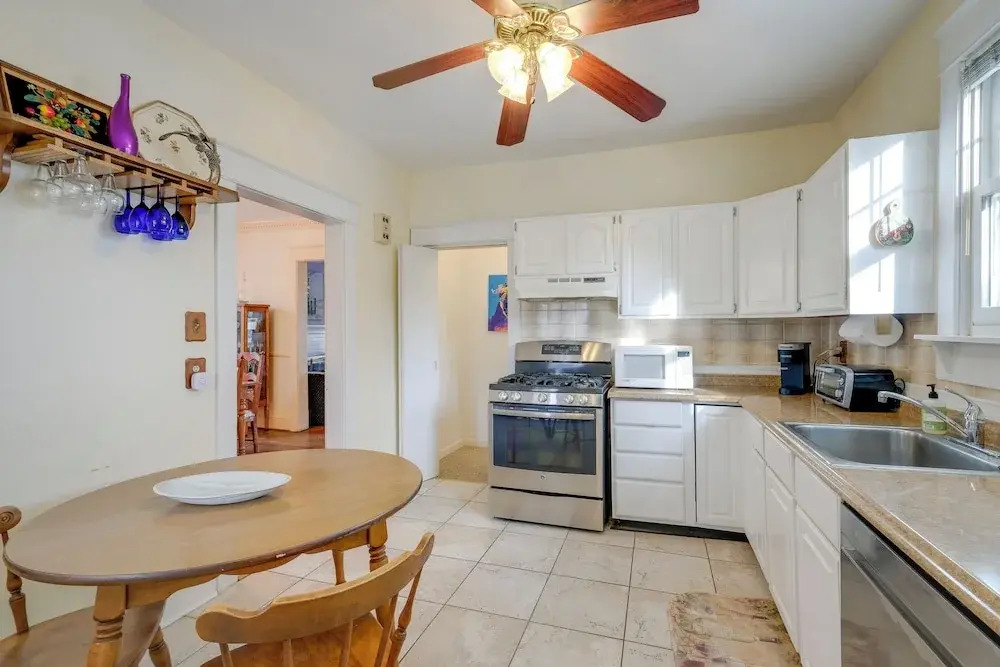 1 Mi to East Falls Station: Home w/ Office!