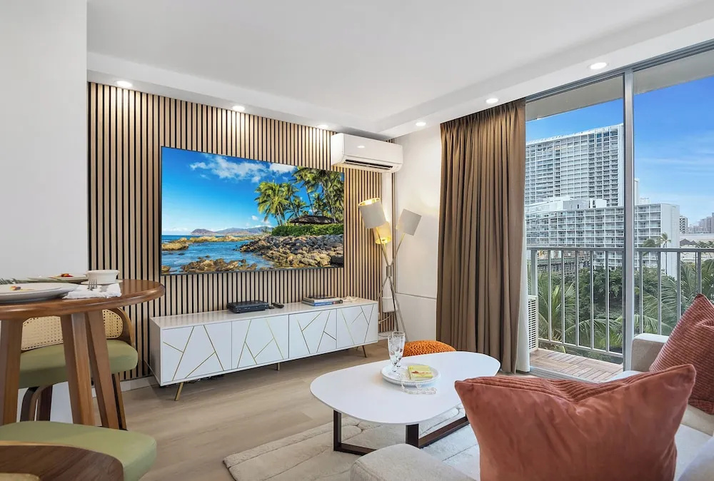 Renovated Pacific Monarch Studio Near Waikiki Beach