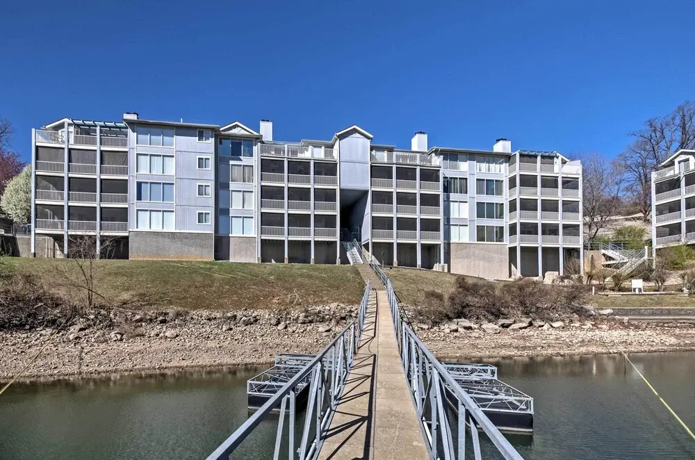 Luxe Lakeside Regatta Bay Getaway w/ Pool Access!