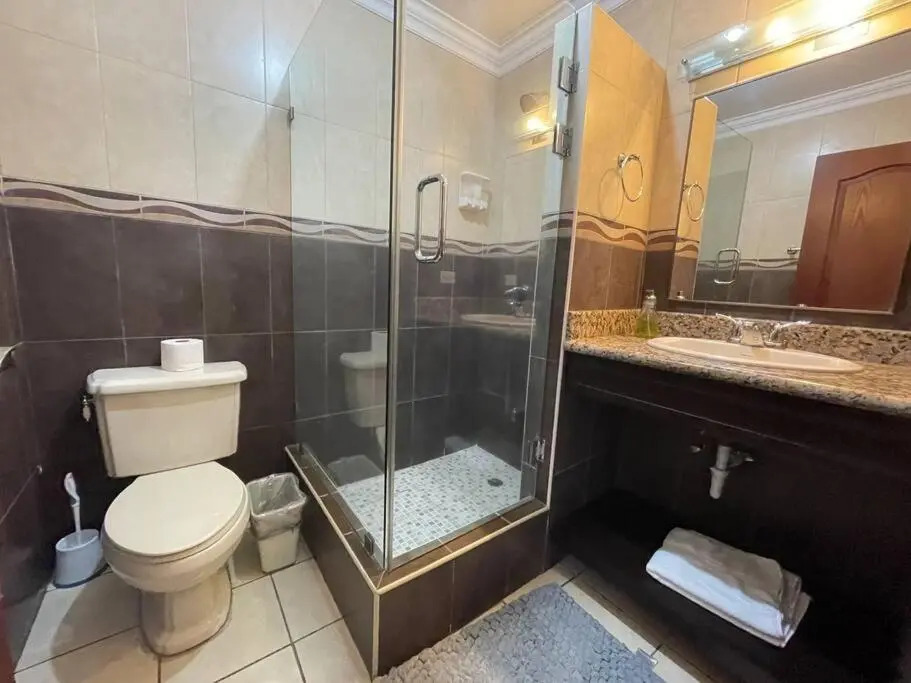 Full Apt. 2BD Near Malls and Rts(2A)