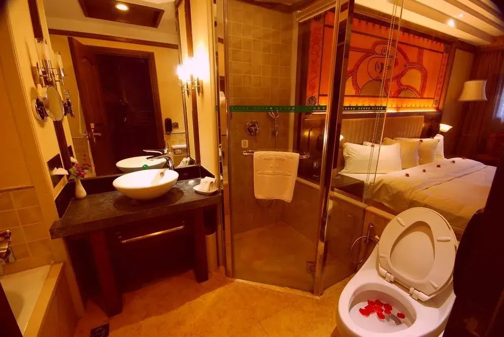 Lijiang Golden Path Hospitality