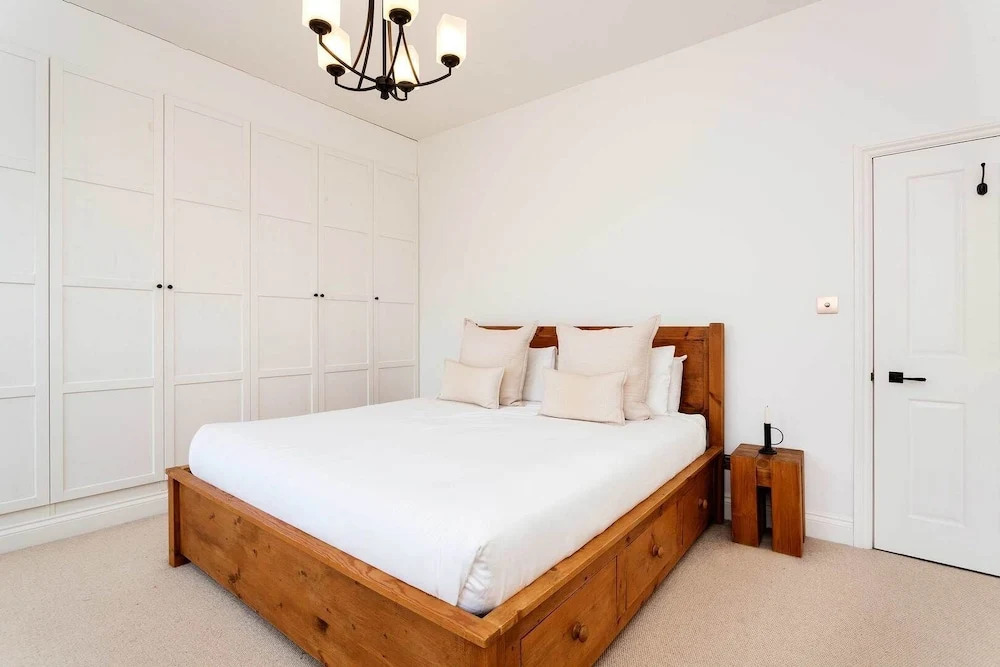 Clean Lines By Clapham Common