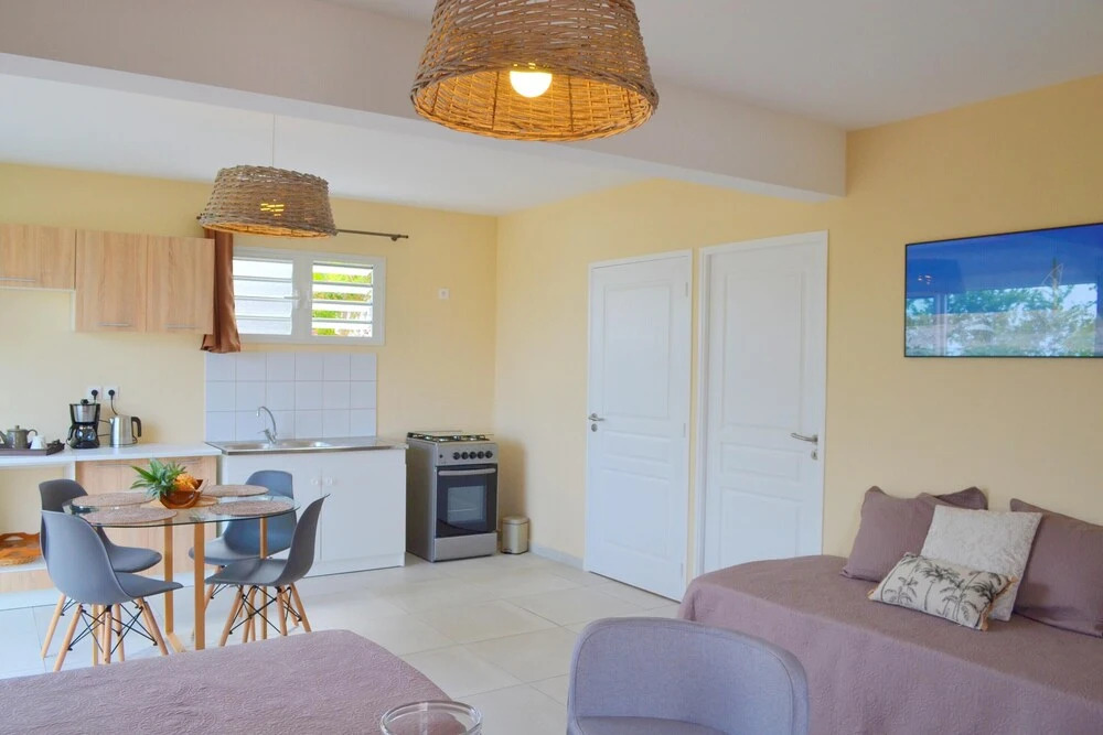 Studio in Saint-Gilles Les Bains, with Wonderful Sea View, Enclosed Garden And Wifi - 500 M From the Beach