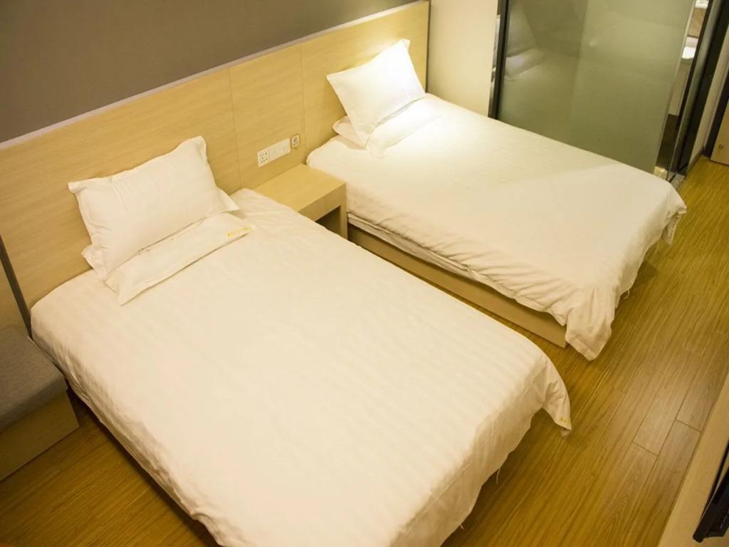 Hi Inn Liangpin Xiamen Taiwan Street Branch