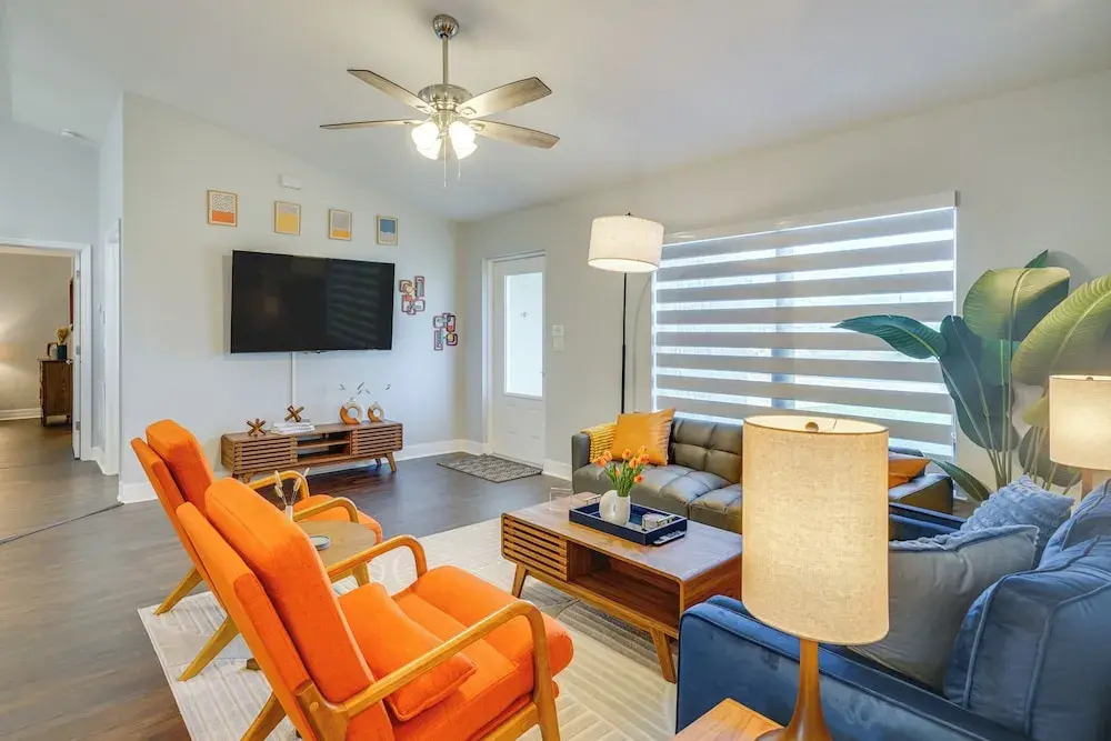 7 Mi to River District: Cape Coral Home w/ Lanai