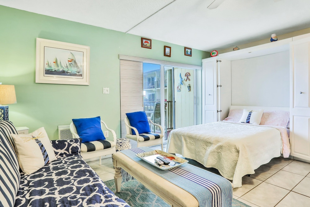 Mariners Cove 302