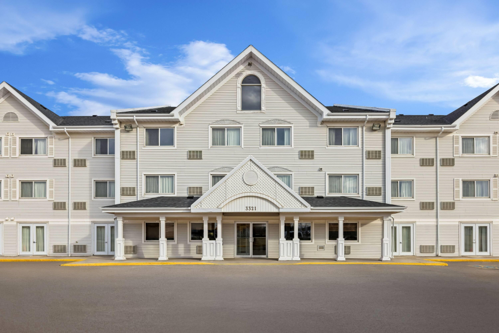 Travelodge Suites by Wyndham Regina - Eastgate Bay