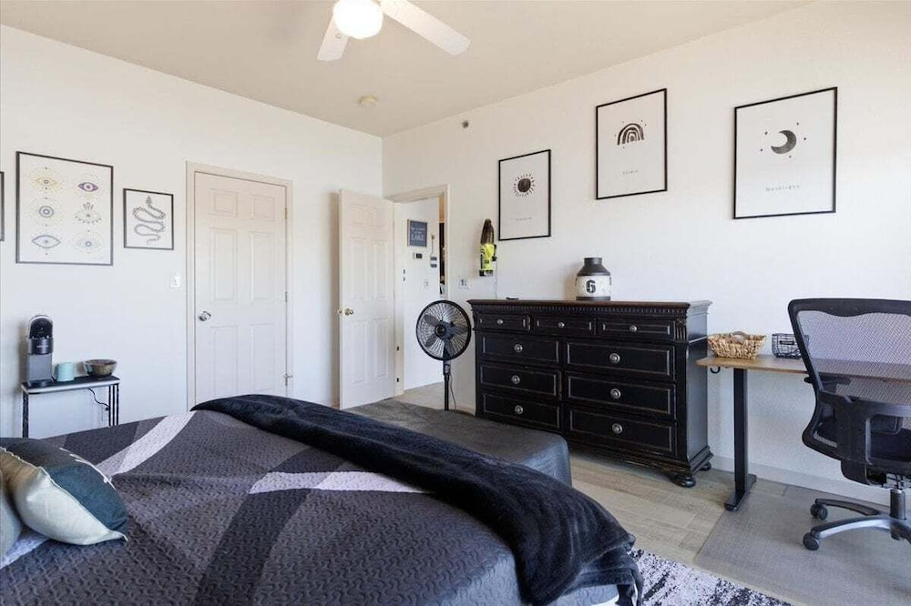 Modern Condo at 11mm in Sunrise w/ PWC & Boat Slip