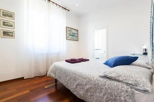 Sunflower Apartment with private terrace parking and lift