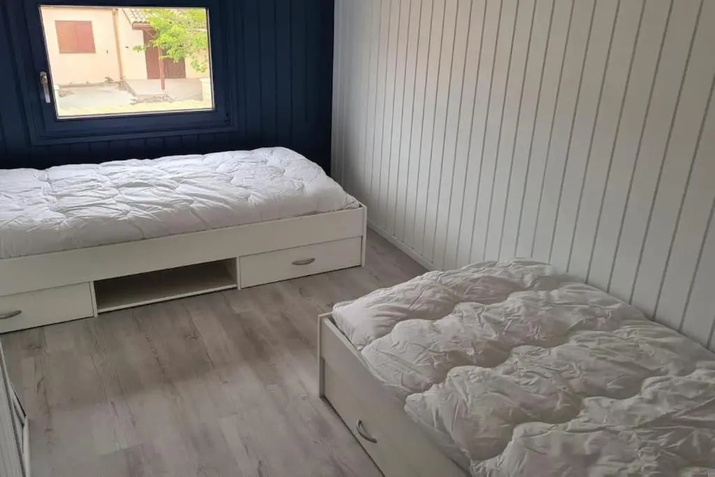 T3 60 m2 SUR SITE AVEC PISCINES ET MER A 200 M