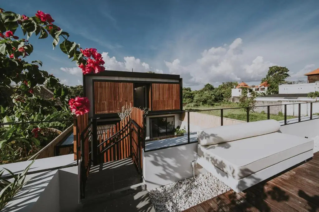 New 4 Br 5 Min Walk To Berawa Beach Enclosed Livng