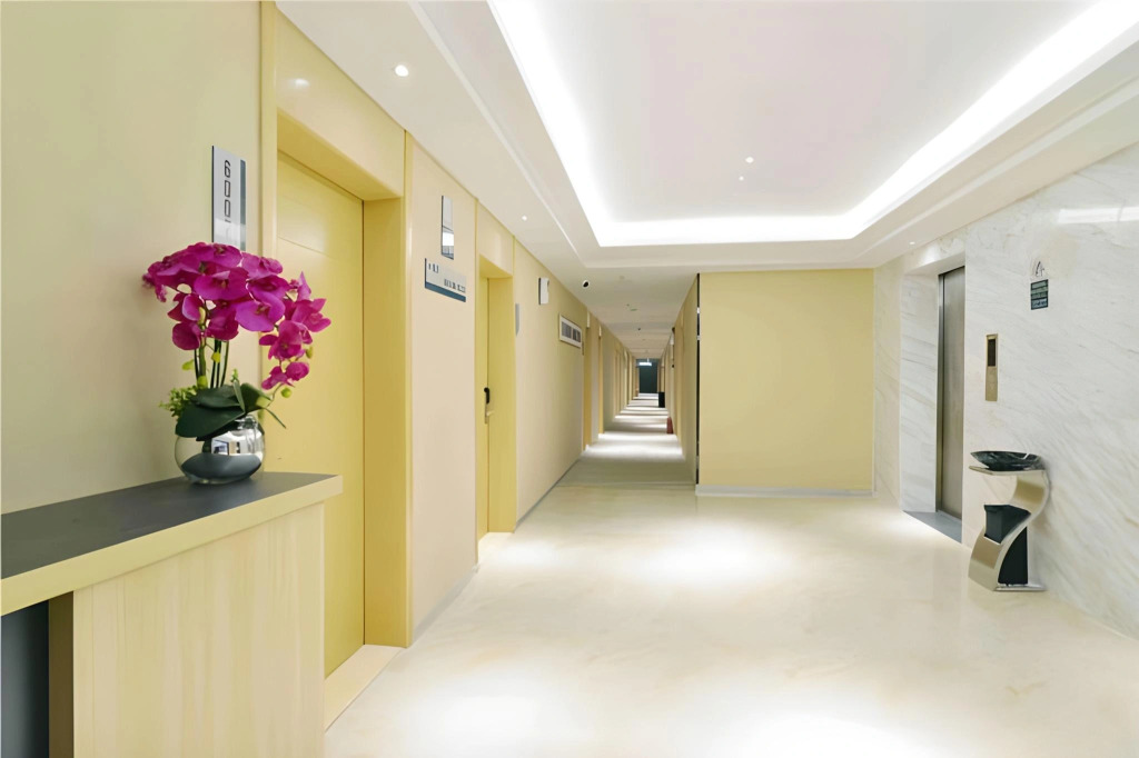 Queen Design Hotel (Qiandeng Lake Resort Guicheng Subway Station Branch)