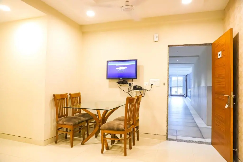 Hotel Shri Radha Nikunj - Opposite Prem Mandir