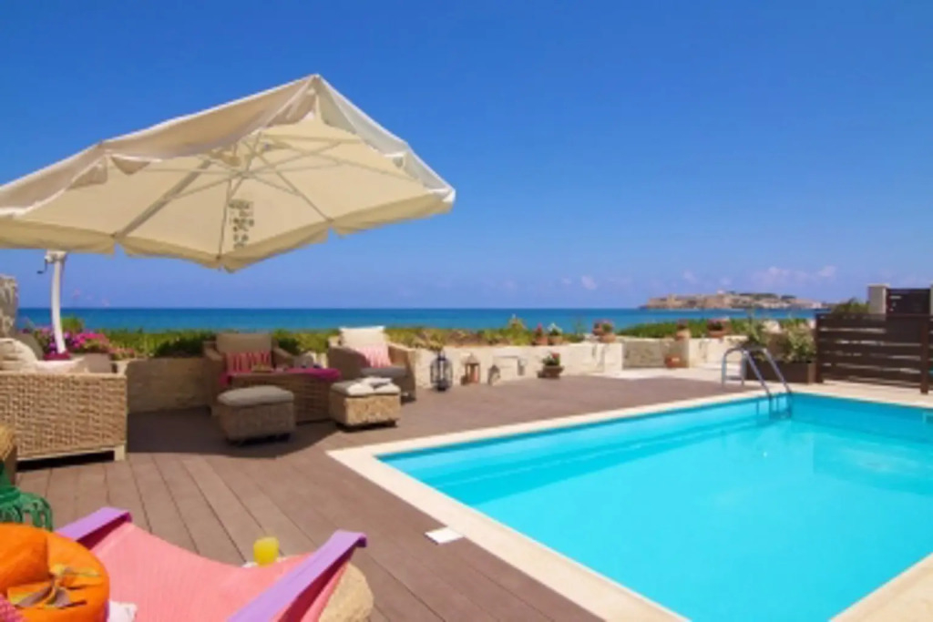 Beachfront Property Only 1 Klm To The City Center!