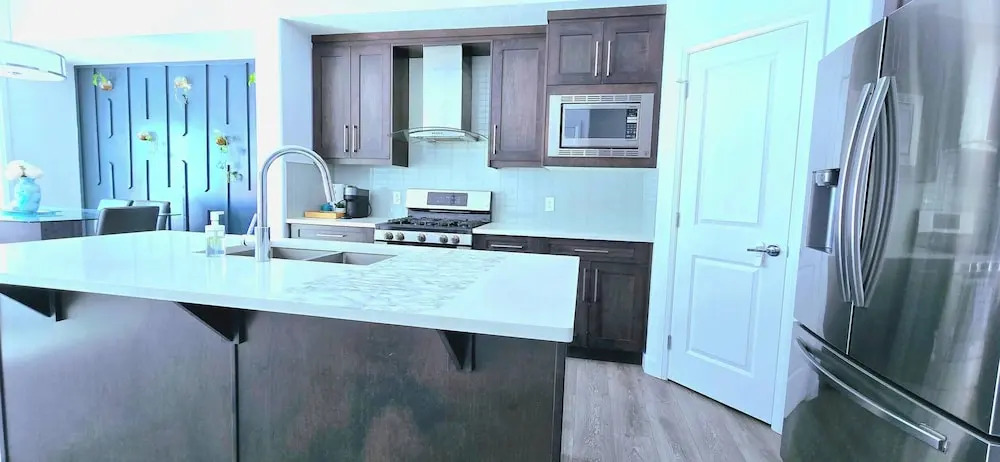 Modern 3BR Home Edmonton Near by Airport