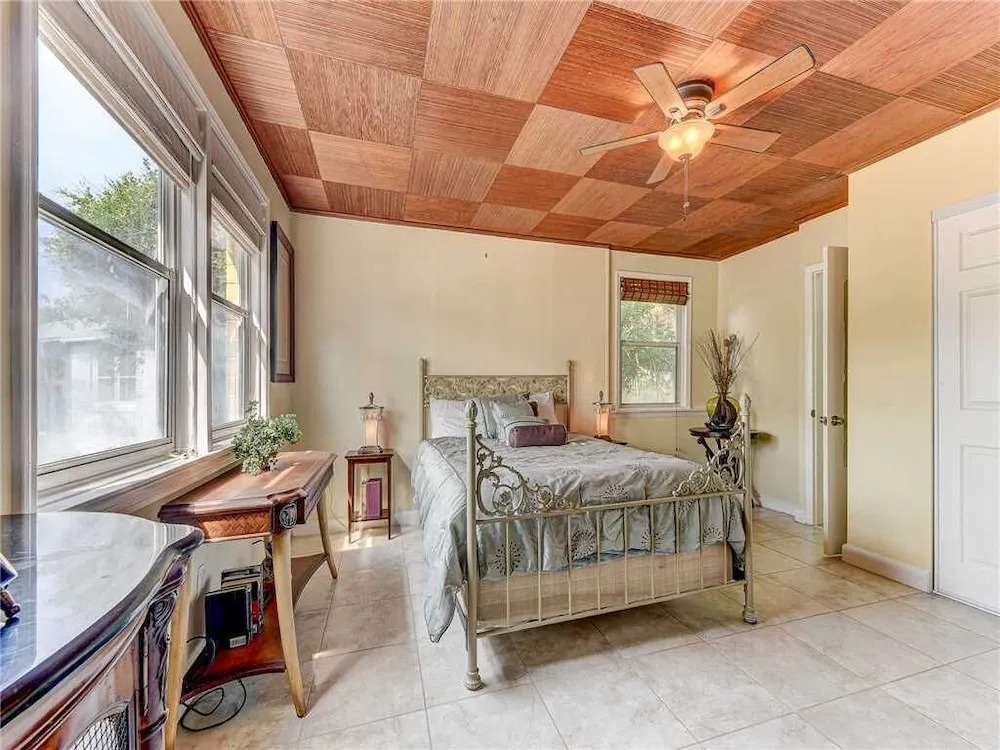 Anastasia Cottage, 2 Bedrooms, Walk to Beach, Sleep 4