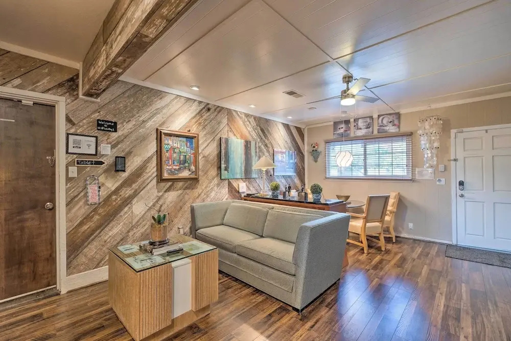 Luxurious Downtown Lodi Apartment in Wine Country!