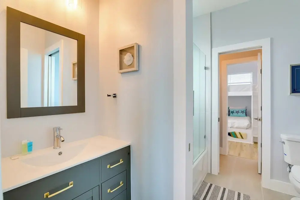 Steps to Beach: Vibrant House in Galveston!