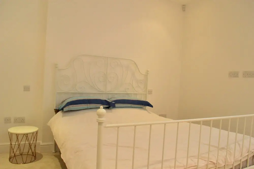 2 Bedroom Maisonette House Close to Hyde Park