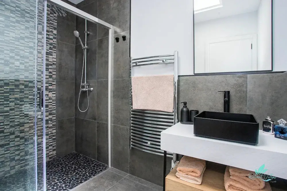 Gorgeous Newly Renovated 4-bedroom Villa!