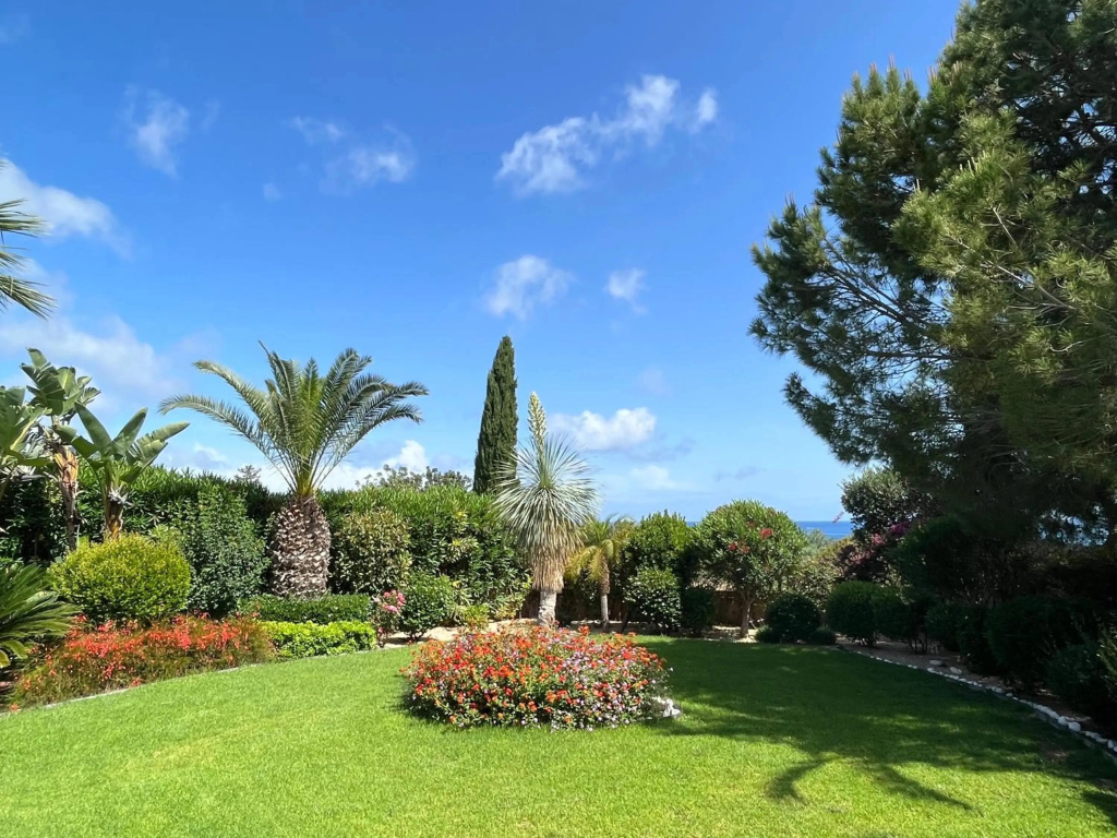 Amoroza Beach Villa