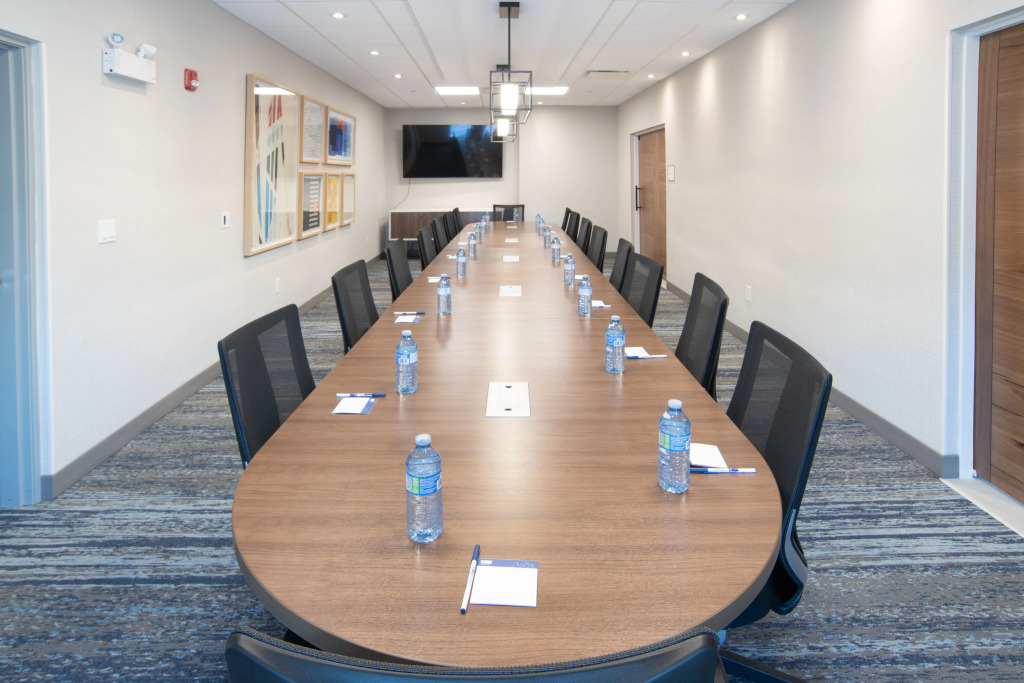 Holiday Inn Express and Suites Moose Jaw by IHG