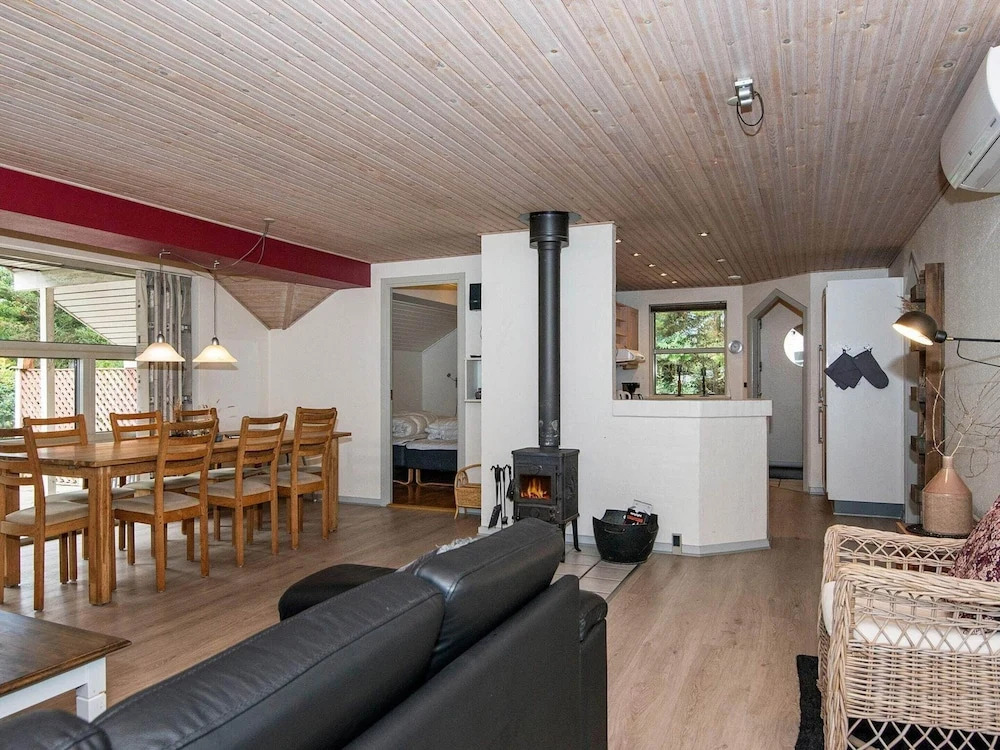 10 Person Holiday Home in Henne