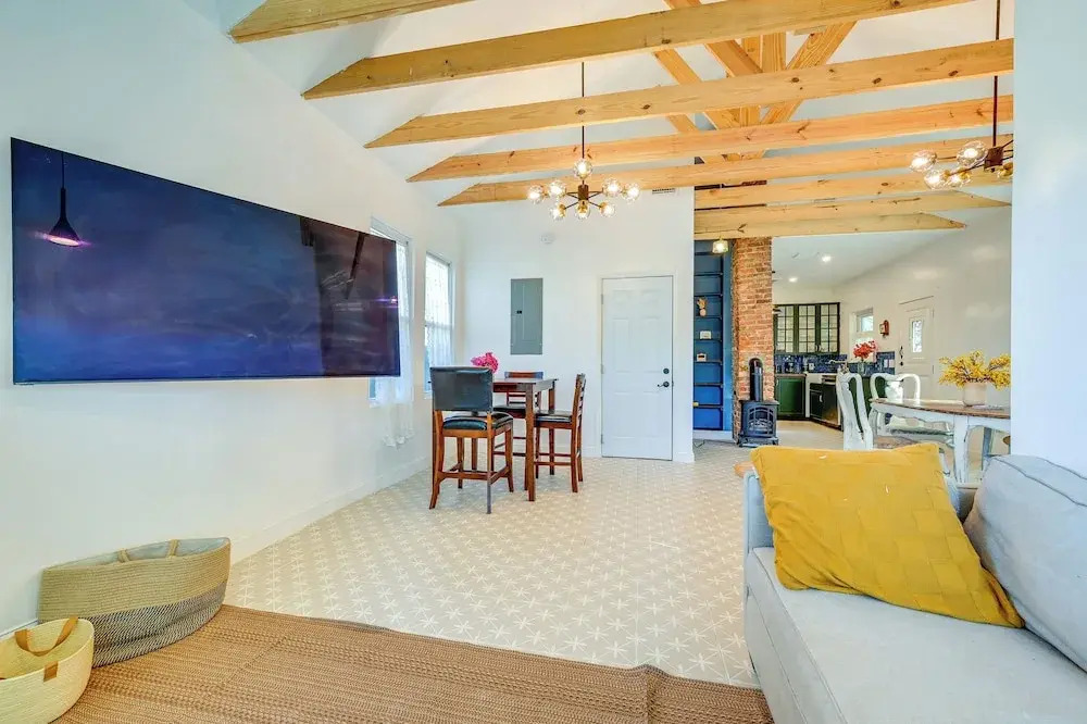 Vintage Home w/ Easy Downtown Tampa Access