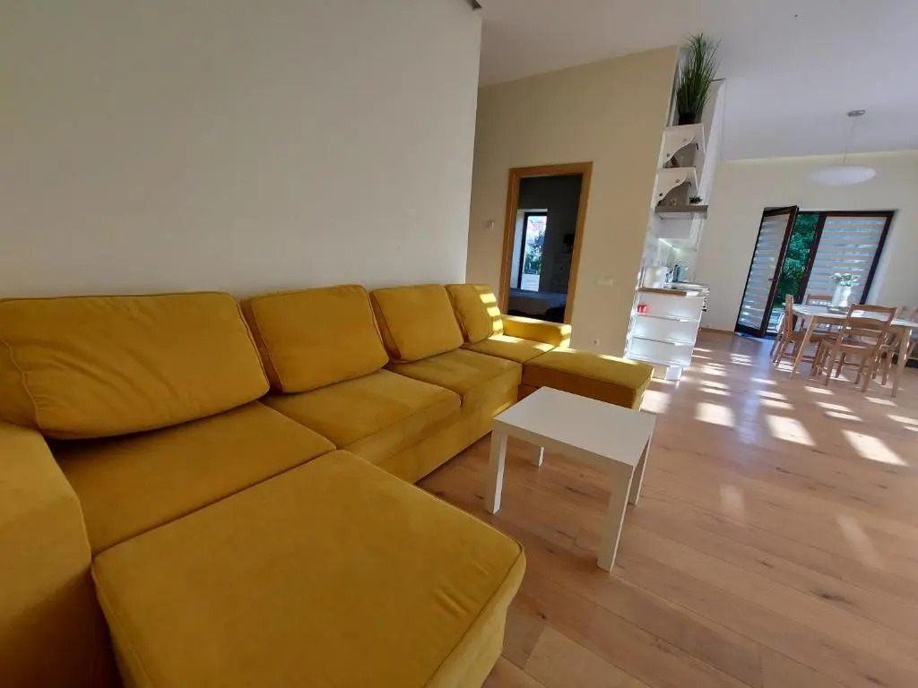 1st floor apartment, Center, with terrace, 7min to the sea
