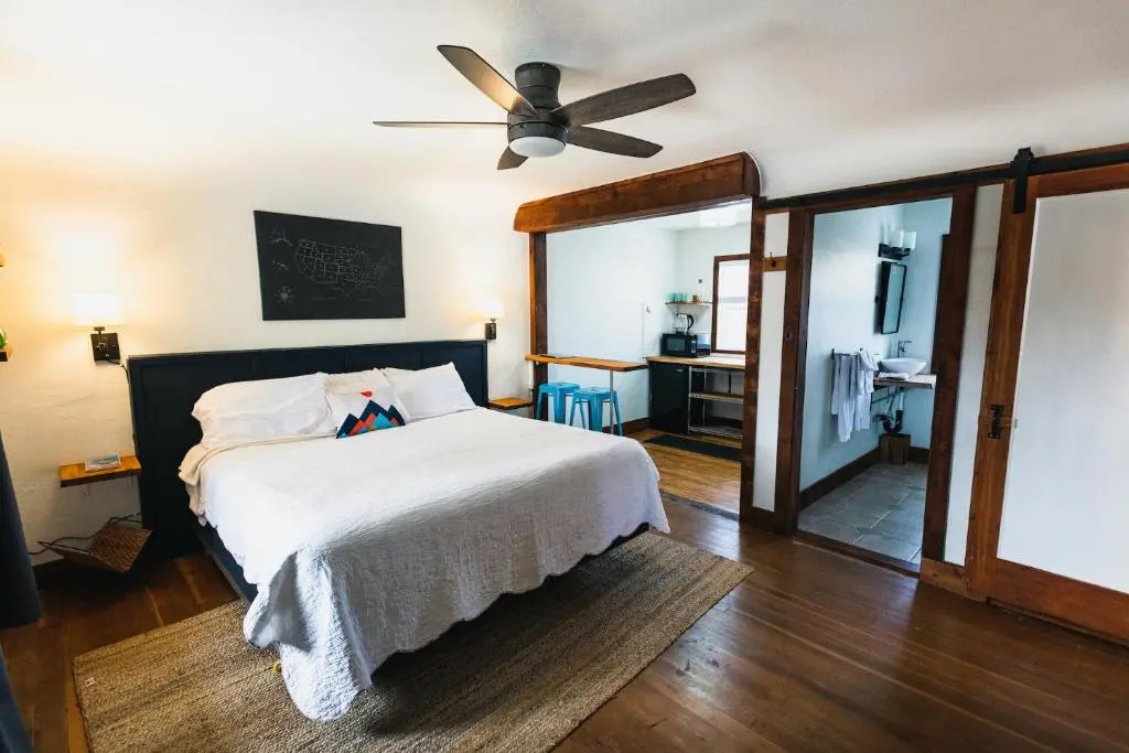 The Stranger Lodge - Pet Friendly