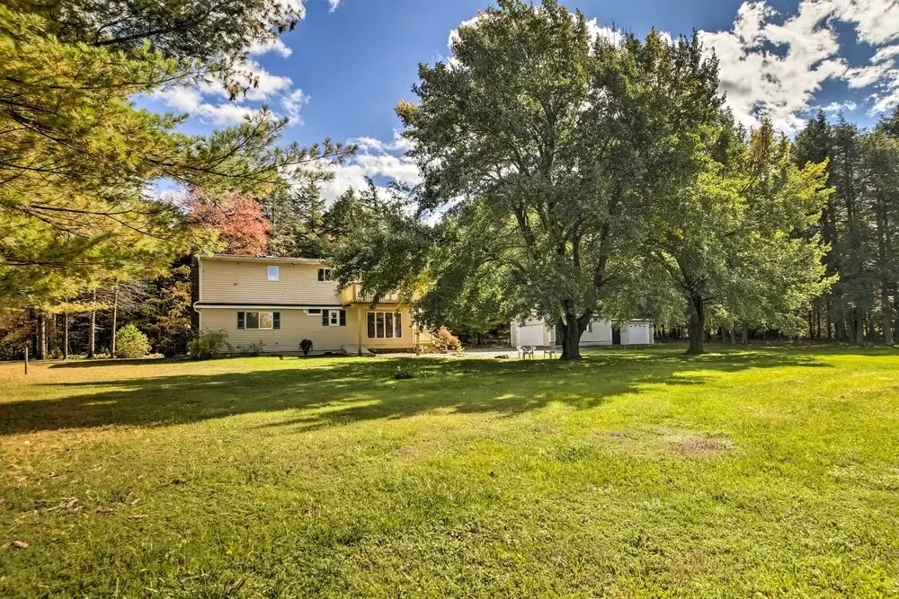 Spacious Apt w/ Yard: 3 Mi to Windham Mountain