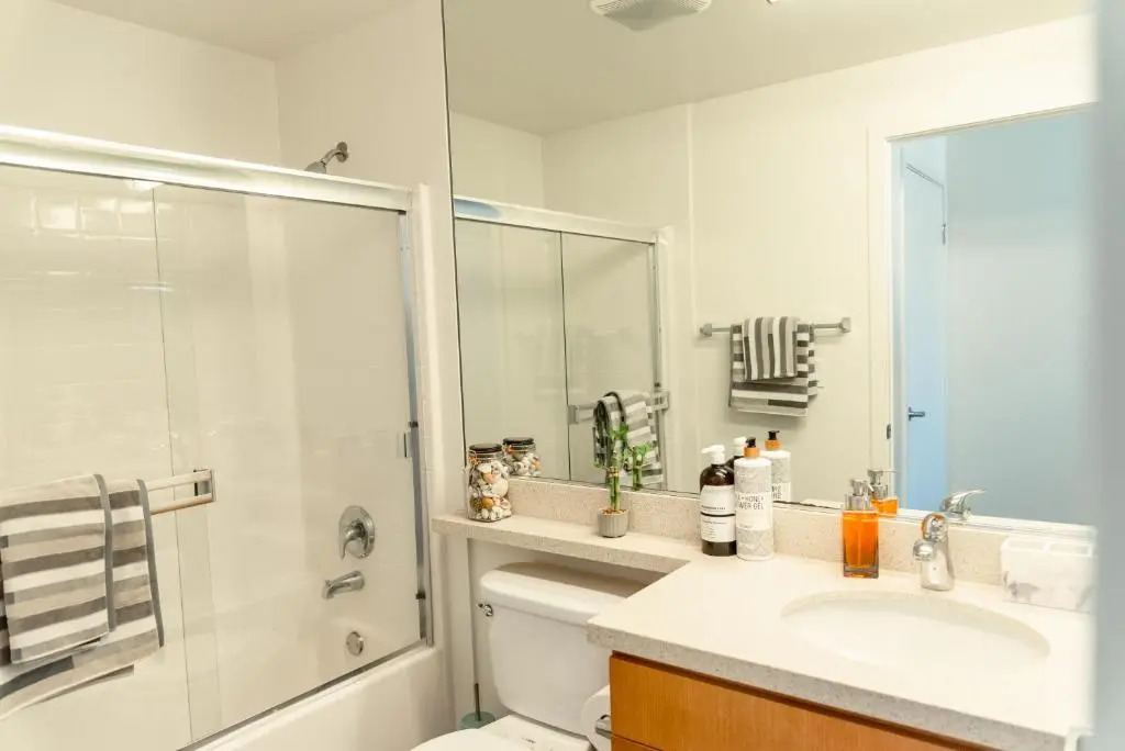 Santa Monica 2 Bed/ 2 Bath