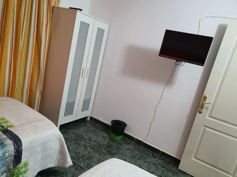 Low Cost Room Plaza de Hierro III