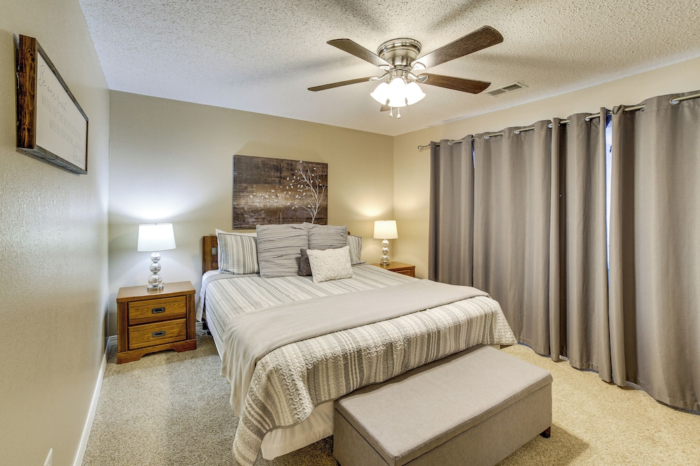 Golf, Pools & Near The Strip! Pointe Royale Condo