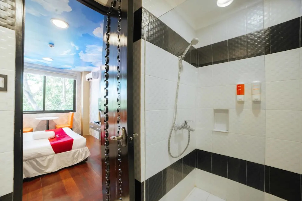 Bless Amare Boutique Hotel by RedDoorz