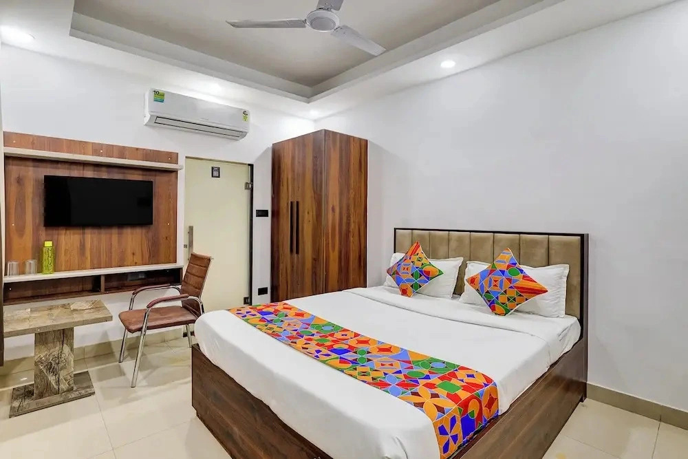 Fabhotel Groom Room