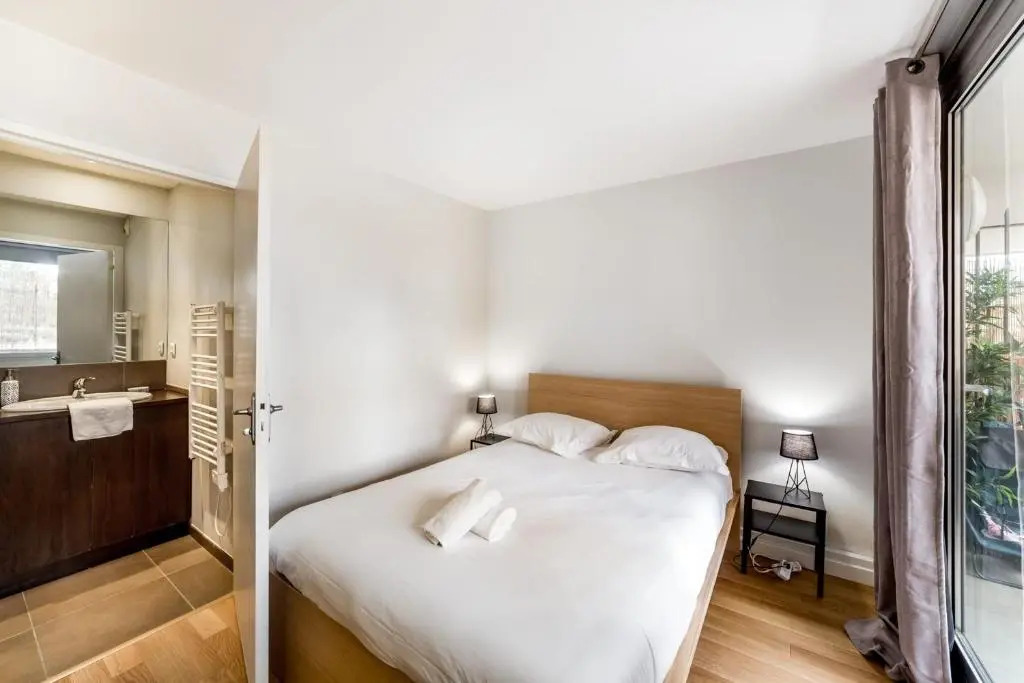 Bright at Gratte-Ciel with terrace and parking